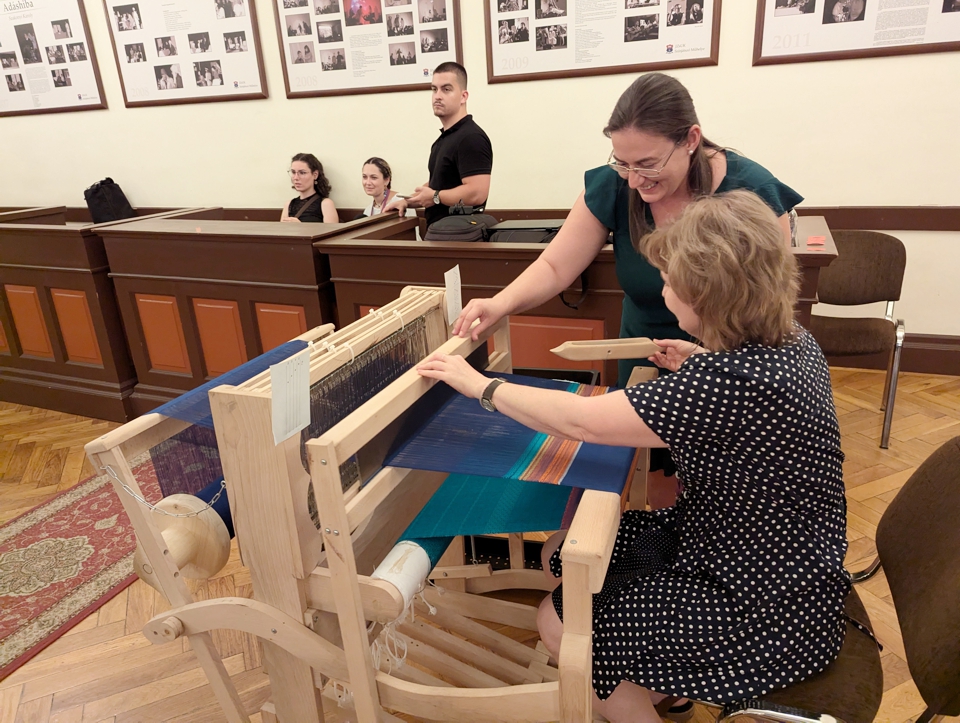 Helping a Convo attendee add her own thread to the joint tapestry